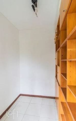Image 13 - 884731