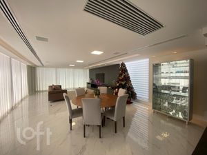 Image 8 - 884733