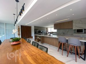 Image 37 - 884733