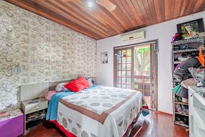 Image 18 - 884735