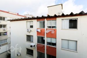 Image 11 - 884736