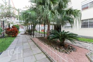 Image 16 - 884736