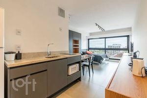 Image 4 - 884737