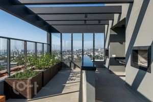 Image 17 - 884737