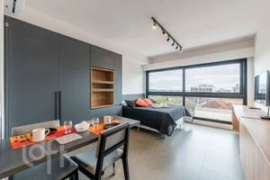 Image 8 - 884737