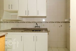 Image 17 - 884738