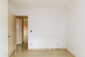 Image 13 - 884738