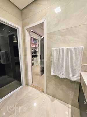 Image 19 - 884745