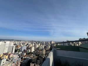 Image 10 - 884747