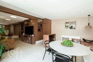 Image 7 - 884748