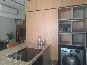 Image 8 - 884754