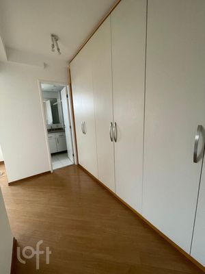 Image 10 - 884755