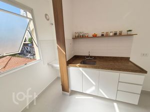 Image 6 - 884758