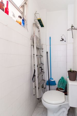 Image 31 - 884759