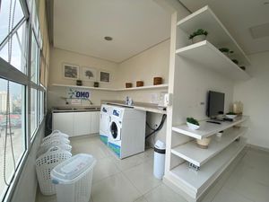 Image 14 - 884760