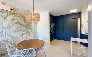 Image 6 - 884762