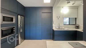 Image 9 - 884762