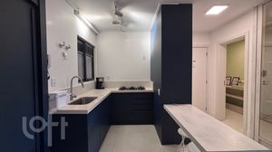 Image 8 - 884762