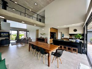 Image 7 - 884764