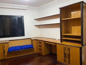 Image 10 - 884771