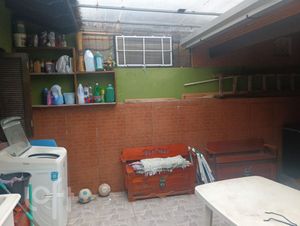 Image 6 - 884774