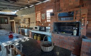 Image 6 - 884776