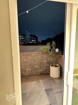 Image 1 - 884777