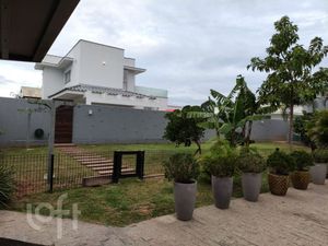 Image 9 - 884788