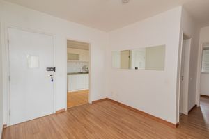 Image 7 - 884796