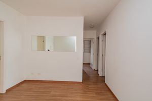 Image 8 - 884796