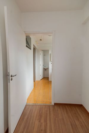 Image 17 - 884796