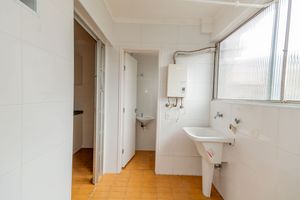 Image 24 - 884796