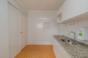 Image 21 - 884796