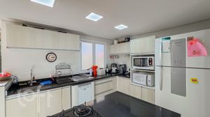 Image 8 - 884799
