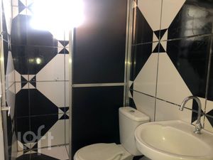 Image 16 - 884800