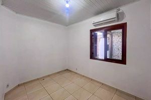 Image 3 - 884803