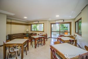 Image 37 - 884805