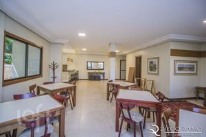 Image 38 - 884805