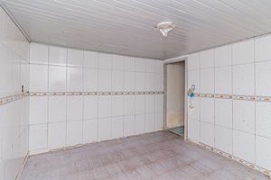 Image 17 - 884808