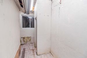Image 28 - 884808