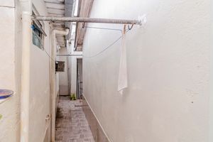 Image 31 - 884808