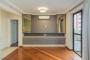 Image 8 - 884812