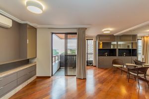 Image 1 - 884812