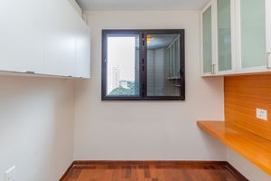 Image 15 - 884812