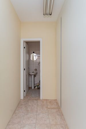 Image 36 - 884812