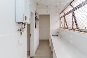 Image 34 - 884812