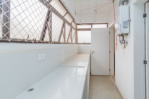 Image 35 - 884812