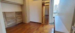 Image 20 - 884812