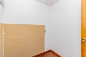 Image 10 - 884813