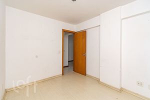 Image 19 - 884814